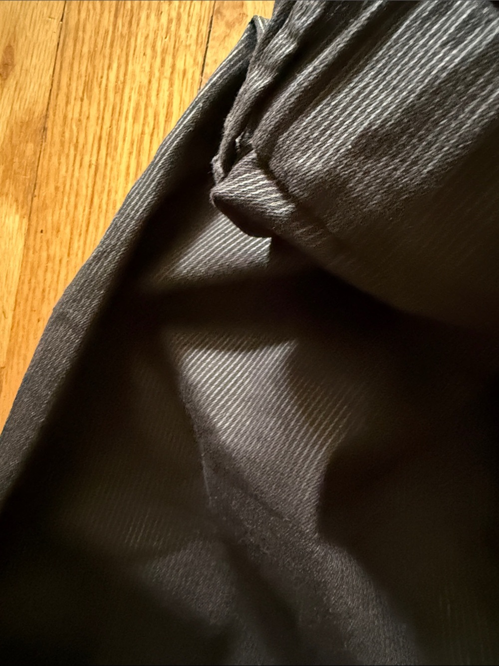 Bevy Flog sz 24 black pants with subtle pinstripe fabric great condition - Picture 8 of 8